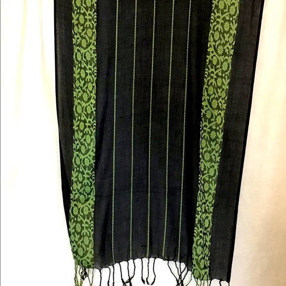 Black Stole Scarf Green Embroidery - Picture 3 of 3